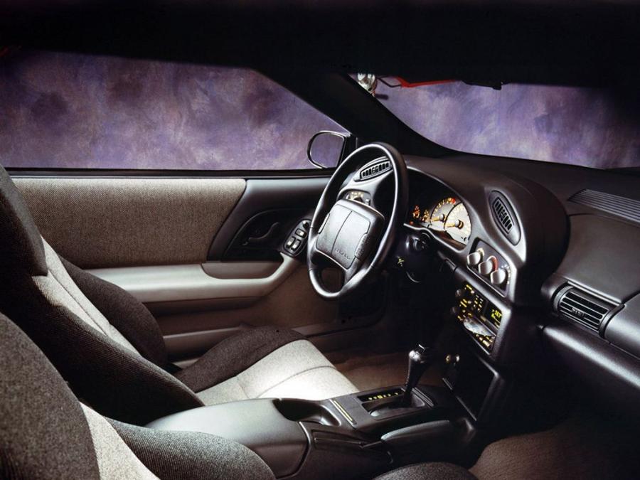  Chevrolet Camaro 1993 года  (фото 5 из 15)